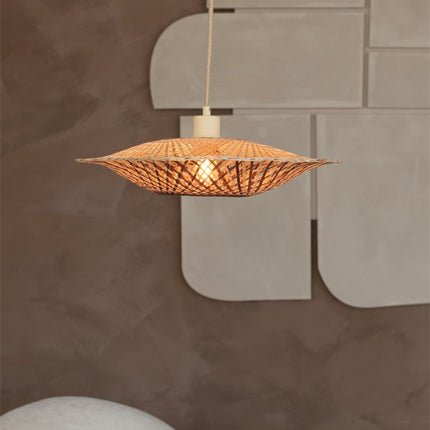 Profil de la suspension Madura montrant le câble textile beige et l'abat-jour en bambou tressé