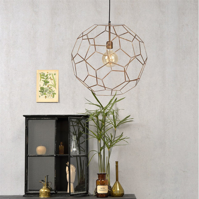 Suspension Marrakesh boule filaire en fer cuivré Ø55 cm avec ampoule vintage allumée