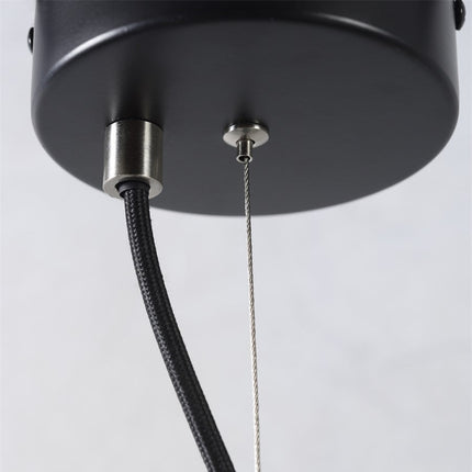 Detail du cache-cable et du cable textile de la suspension Marseille noire