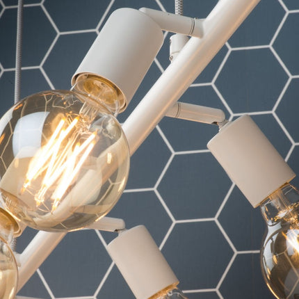 Détail des douilles E27 blanches de la suspension Miami sur fond hexagonal