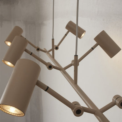 Plusieurs bras orientables allumés de la suspension Montreux sable