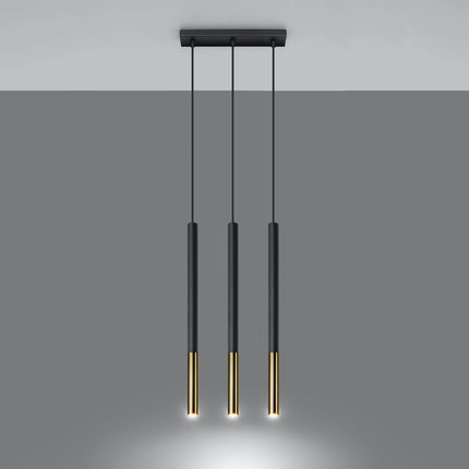 Suspension Mozaica noir et doré allumée, faisceaux de lumière chaude sous les trois tubes