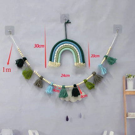 Boho-Hängeleuchte für die Wand mit bunten Pompons aus gewebter Baumwolle
