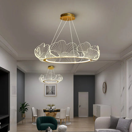 Suspension feuilles de ginkgo dorées allumée diffusant une lumière douce