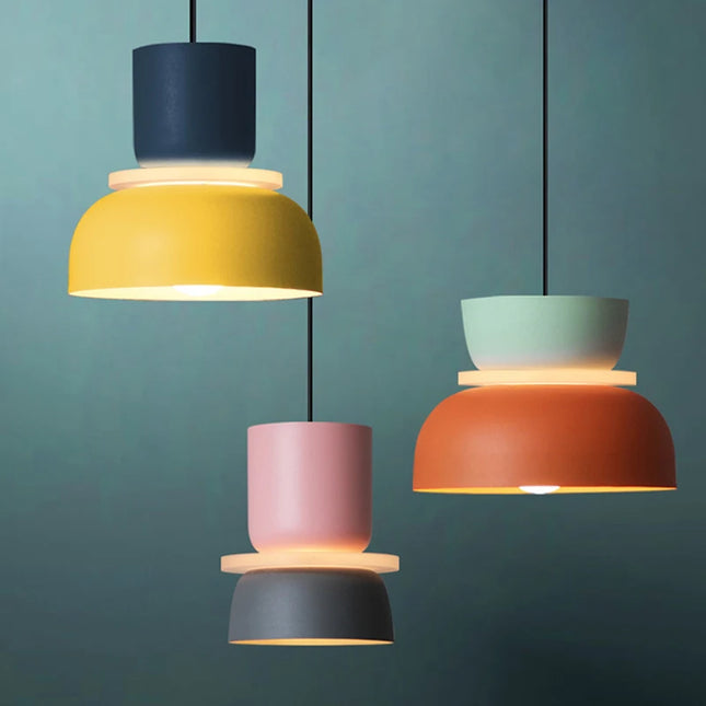 Suspension nordique moderne colorée en acrylique au design épuré