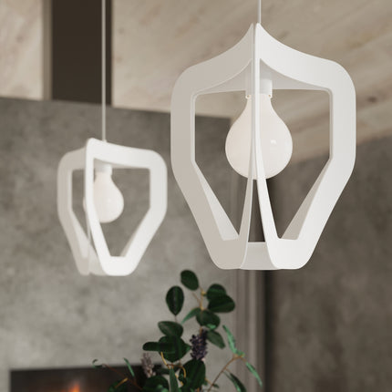 Detail de l'abat-jour ajoure en metal blanc de la suspension Origami et de son ampoule E27