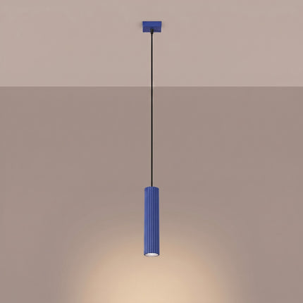 Suspension Oslo 1 Cylindre en Aluminium Cannelé Bleu Outremer, lumière allumée