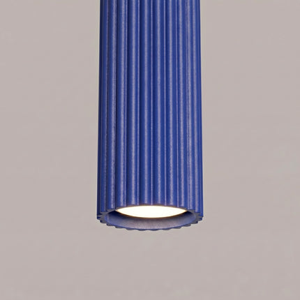 Suspension Oslo 1 Cylindre en Aluminium Cannelé Bleu Outremer, vue de détail
