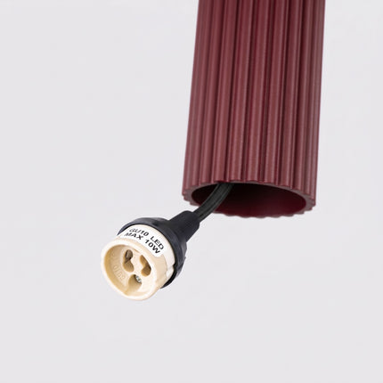 Suspension Oslo 1 Cylindre en Aluminium Cannelé Bordeaux, détail de la fixation