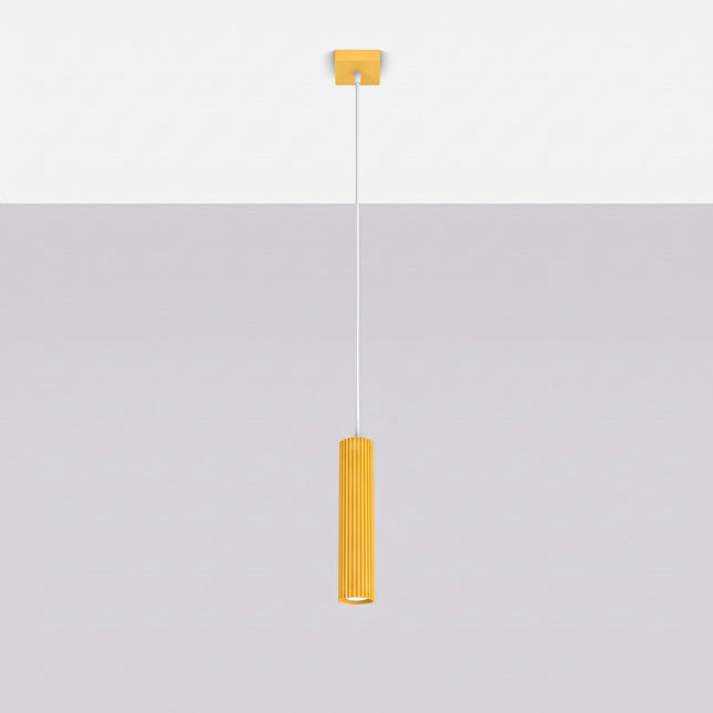 Suspension Oslo 1 Cylindre en Aluminium Cannelé Jaune Ambré, vue en situation