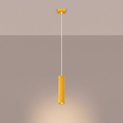 Suspension Oslo 1 Cylindre en Aluminium Cannelé Jaune Ambré, lumière allumée