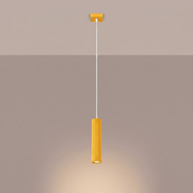 Suspension Oslo 1 Cylindre en Aluminium Cannelé Jaune Ambré, lumière allumée