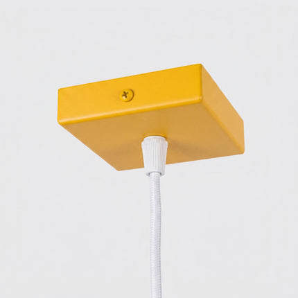 Suspension Oslo 1 Cylindre en Aluminium Cannelé Jaune Ambré, détail de la finition