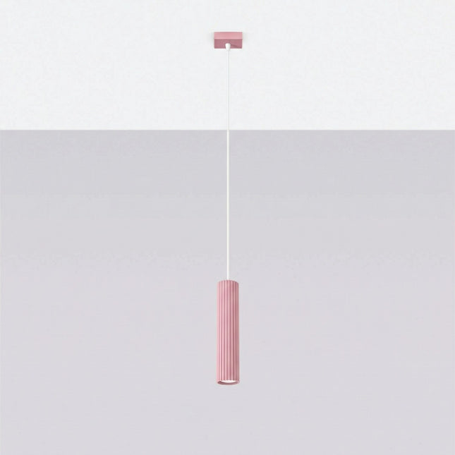 Suspension Oslo 1 Cylindre en Aluminium Cannelé Rose Poudré, vue en situation