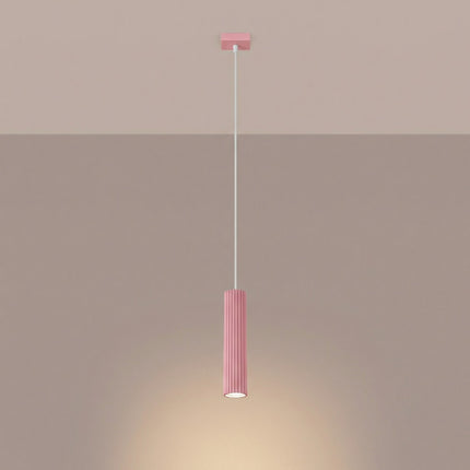 Suspension Oslo 1 Cylindre en Aluminium Cannelé Rose Poudré, lumière allumée