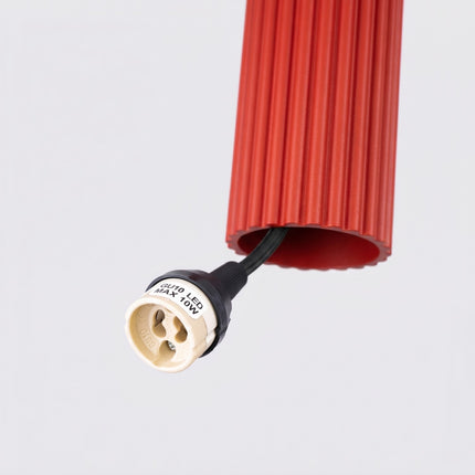 Suspension Oslo 1 Cylindre en Aluminium Cannelé Rouge Vif, détail de la fixation