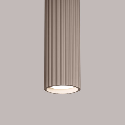 Suspension Oslo 1 Cylindre en Aluminium Cannelé Taupe, vue de détail