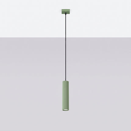 Suspension Oslo 1 Cylindre en Aluminium Cannelé Vert Sauge, vue en situation