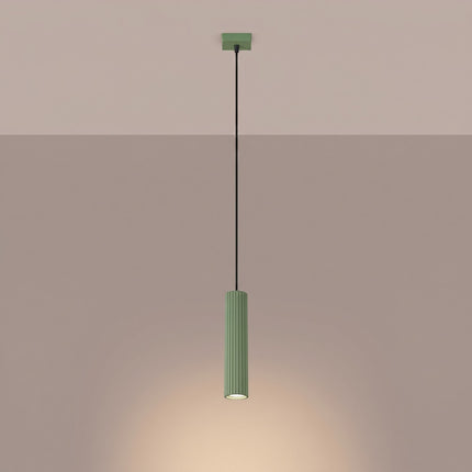 Suspension Oslo 1 Cylindre en Aluminium Cannelé Vert Sauge, lumière allumée