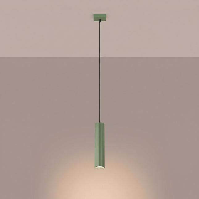 Suspension Oslo 1 Cylindre en Aluminium Cannelé Vert Sauge, lumière allumée