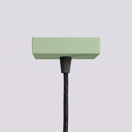 Suspension Oslo 1 Cylindre en Aluminium Cannelé Vert Sauge, détail de la fixation