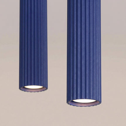 Suspension Oslo 2 cylindres en ligne bleu outremer, packshot de trois quarts