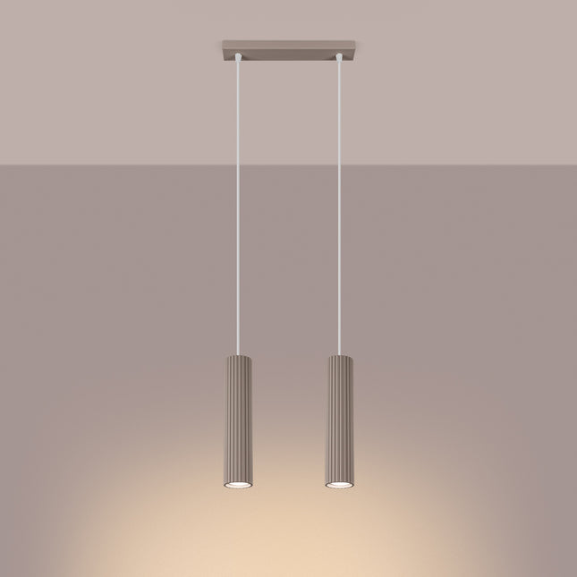 Suspension Oslo 2 Cylindres en Ligne en Aluminium Cannelé Taupe, lumière allumée