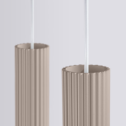 Suspension Oslo 2 Cylindres en Ligne en Aluminium Cannelé Taupe, détail de la finition