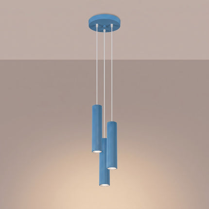 Suspension Oslo 3 cylindres en cascade bleu ciel, lumière allumée