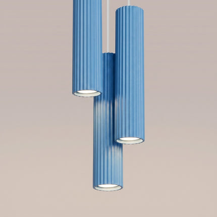 Suspension Oslo 3 cylindres en cascade bleu ciel, packshot de trois quarts