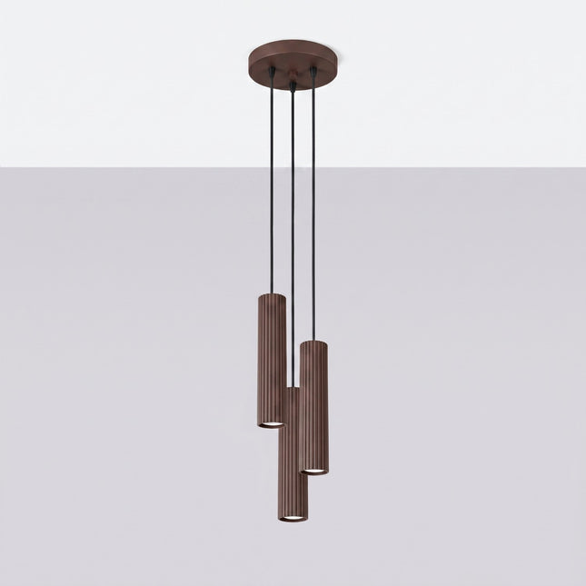 Suspension Oslo 3 cylindres en cascade brun chocolat, vue en situation sur fond clair