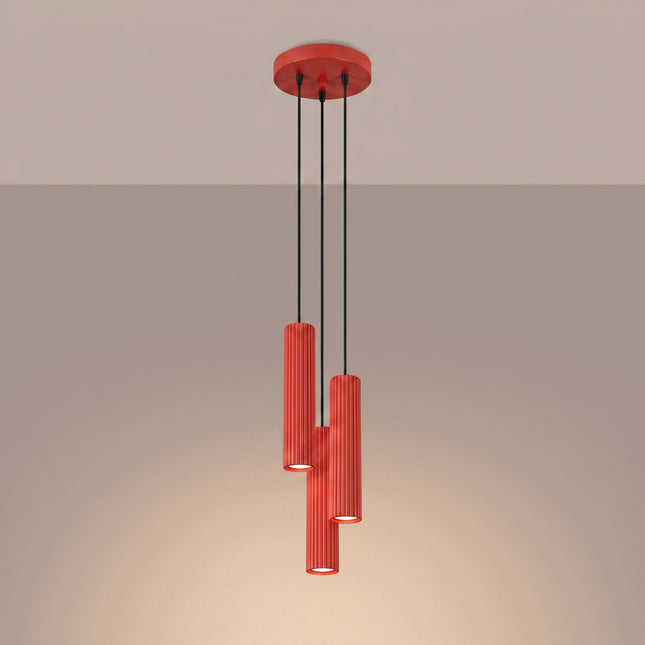 Suspension Oslo 3 cylindres en cascade rouge vif, lumière allumée
