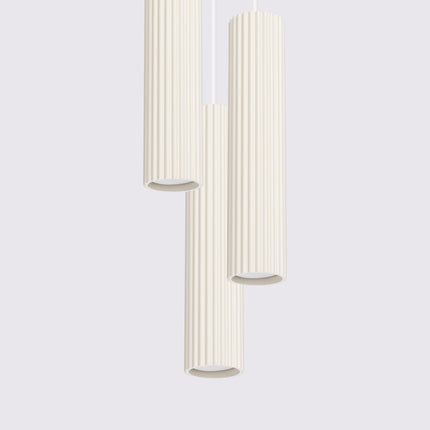 Suspension Oslo 3P en aluminium nervuré beige, vue de la rosace de plafond ronde
