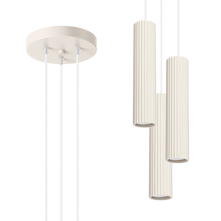Suspension Oslo 3P en aluminium nervuré beige, vue globale du jeu de hauteurs des abat-jour