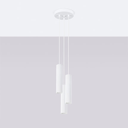 Suspension Oslo 3P en aluminium nervuré blanc, vue de face sur fond neutre