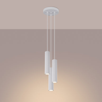 Suspension Oslo 3P en aluminium nervuré blanc, vue de trois quarts