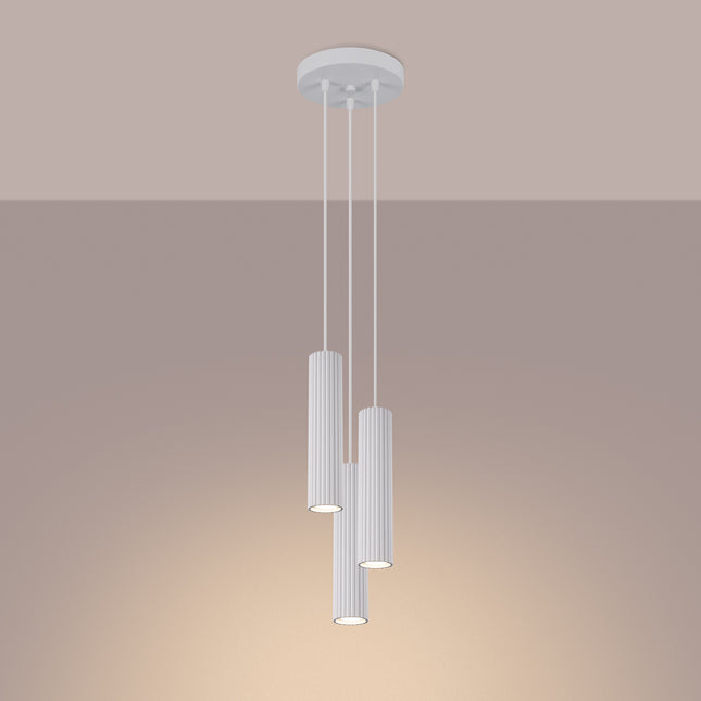 Suspension Oslo 3P en aluminium nervuré blanc, vue de trois quarts
