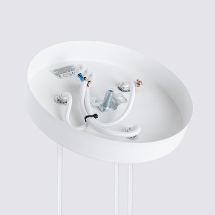 Suspension Oslo 3P en aluminium nervuré blanc, vue en contre-plongée depuis le sol