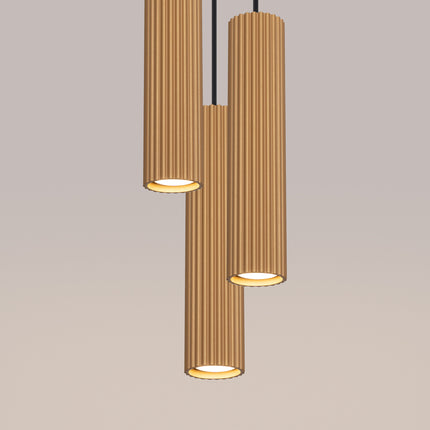 Suspension Oslo 3P en aluminium nervuré or, vue rapprochée d'un des trois abat-jour