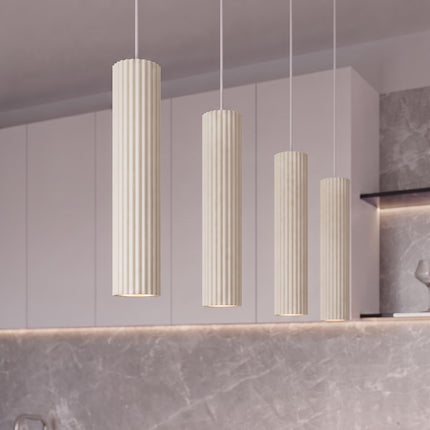 Suspension Oslo 4 cylindres en ligne beige dans un intérieur contemporain