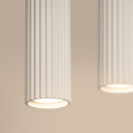 Suspension Oslo 4 cylindres en ligne beige, packshot de trois quarts