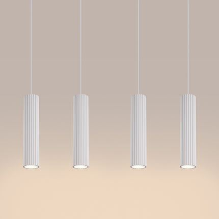 Suspension Oslo 4 cylindres en ligne blanc sur fond coloré, vue de trois quarts
