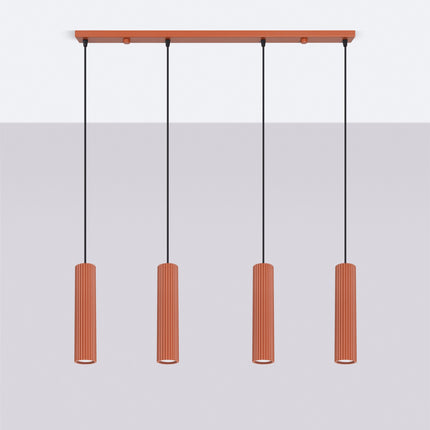 Suspension Oslo 4 cylindres en ligne rouge ocre, vue en situation sur fond clair
