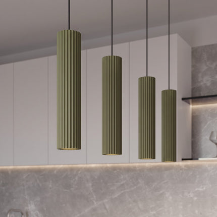 Suspension Oslo 4 cylindres en ligne vert olive dans un intérieur contemporain