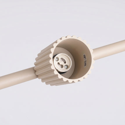 Suspension Oslo Poutre 4 Cylindres 122 cm en Aluminium Cannelé Beige, détail de la finition