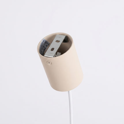 Suspension Oslo Poutre 4 Cylindres 122 cm en Aluminium Cannelé Beige, détail de la fixation