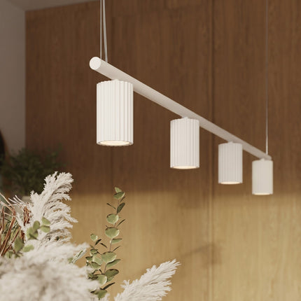 Suspension Oslo Poutre 4 Cylindres 122 cm en Aluminium Cannelé Blanche, mise en situation 3