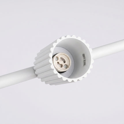 Suspension Oslo Poutre 4 Cylindres 122 cm en Aluminium Cannelé Blanche, détail de la finition