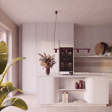 Suspension Oslo poutre 4 cylindres 122 cm bordeaux dans une pièce à vivre