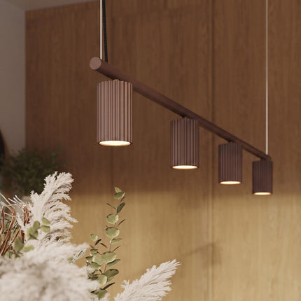 Suspension Oslo poutre 4 cylindres 122 cm brun chocolat dans un intérieur contemporain